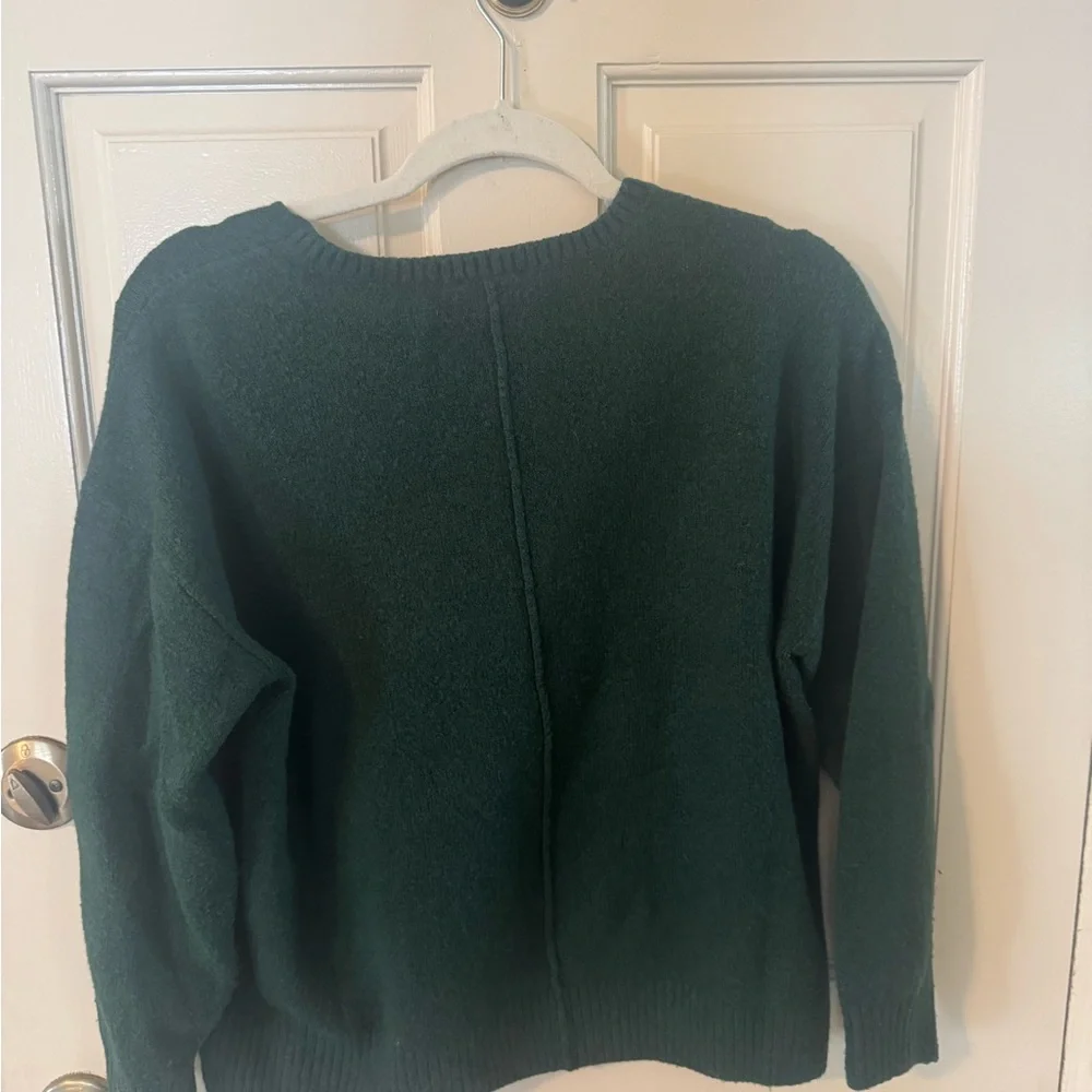 Vince Camuto V-Neck Forest Green Sweater - Picture 3 of 4